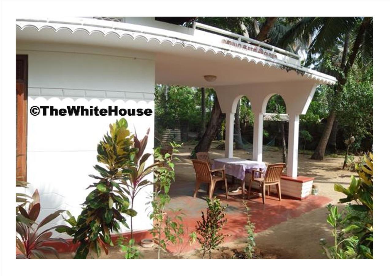 The White House Hotel Trincomalee Exterior photo