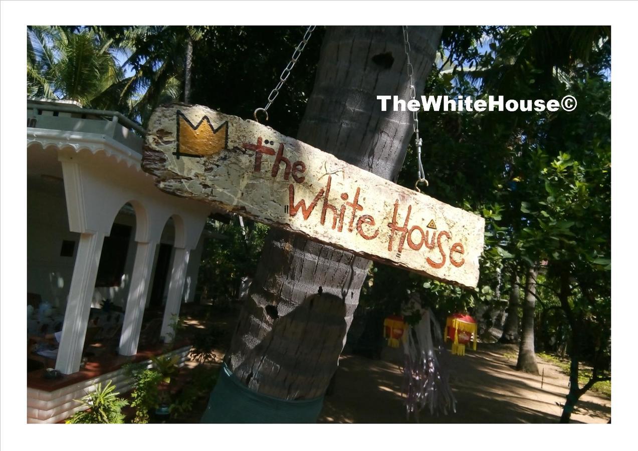 The White House Hotel Trincomalee Exterior photo